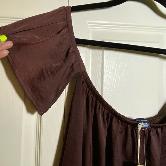 American Eagle Outfitters Off-Shoulder Top - Picture 4 of 11